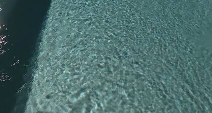 Kaunis yhden kerroksinen talo, 160 m2, täysin aidattu uima-altaalla