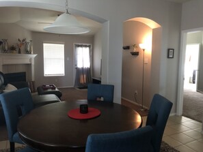 Interior - Entire Home Waco 4 U (Waco)