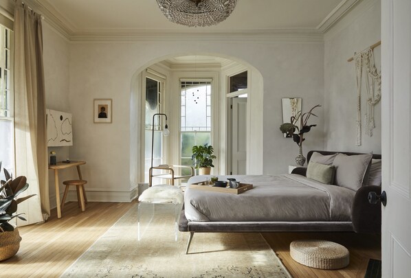 Romantic Suite | Premium bedding, minibar, in-room safe, individually decorated