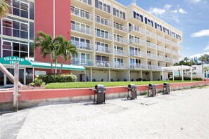 المنطقة المحيطة بالمنشأة