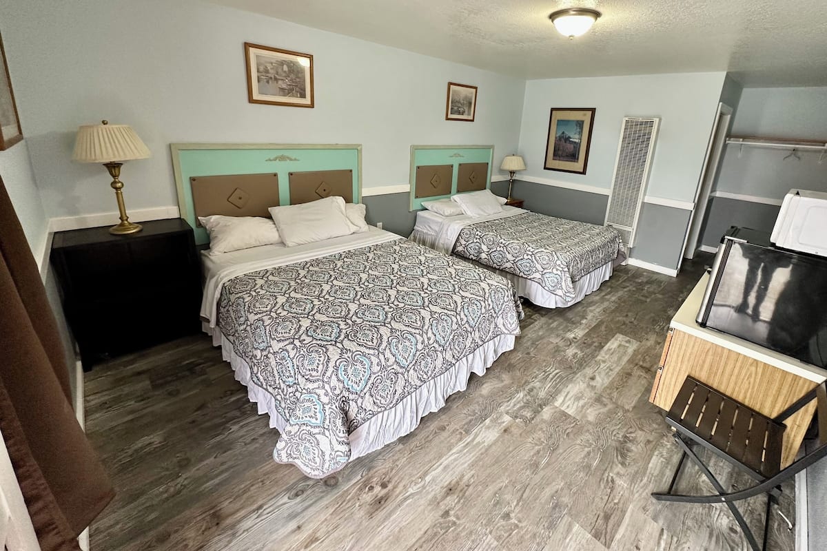 1 bedroom, premium bedding, desk, blackout drapes