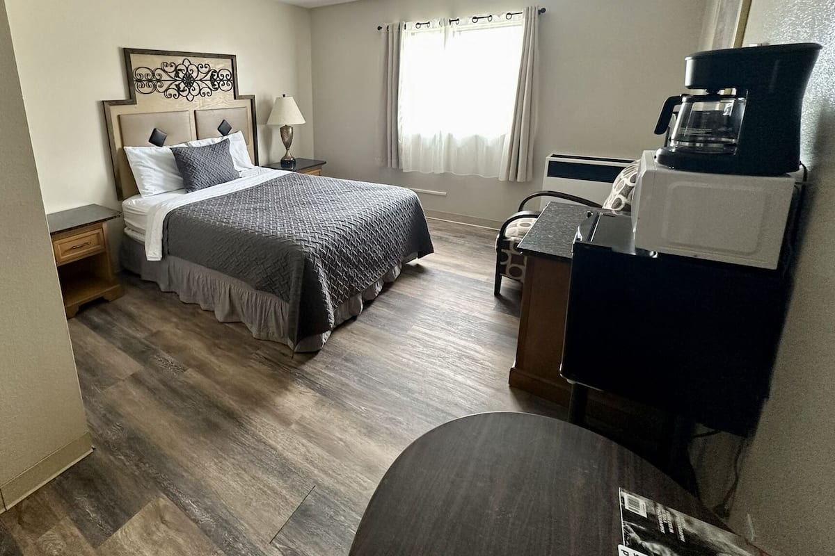 1 bedroom, premium bedding, desk, blackout drapes