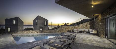 Outdoor pool, pool loungers