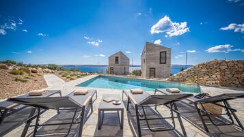 Außenpool, Liegestühle