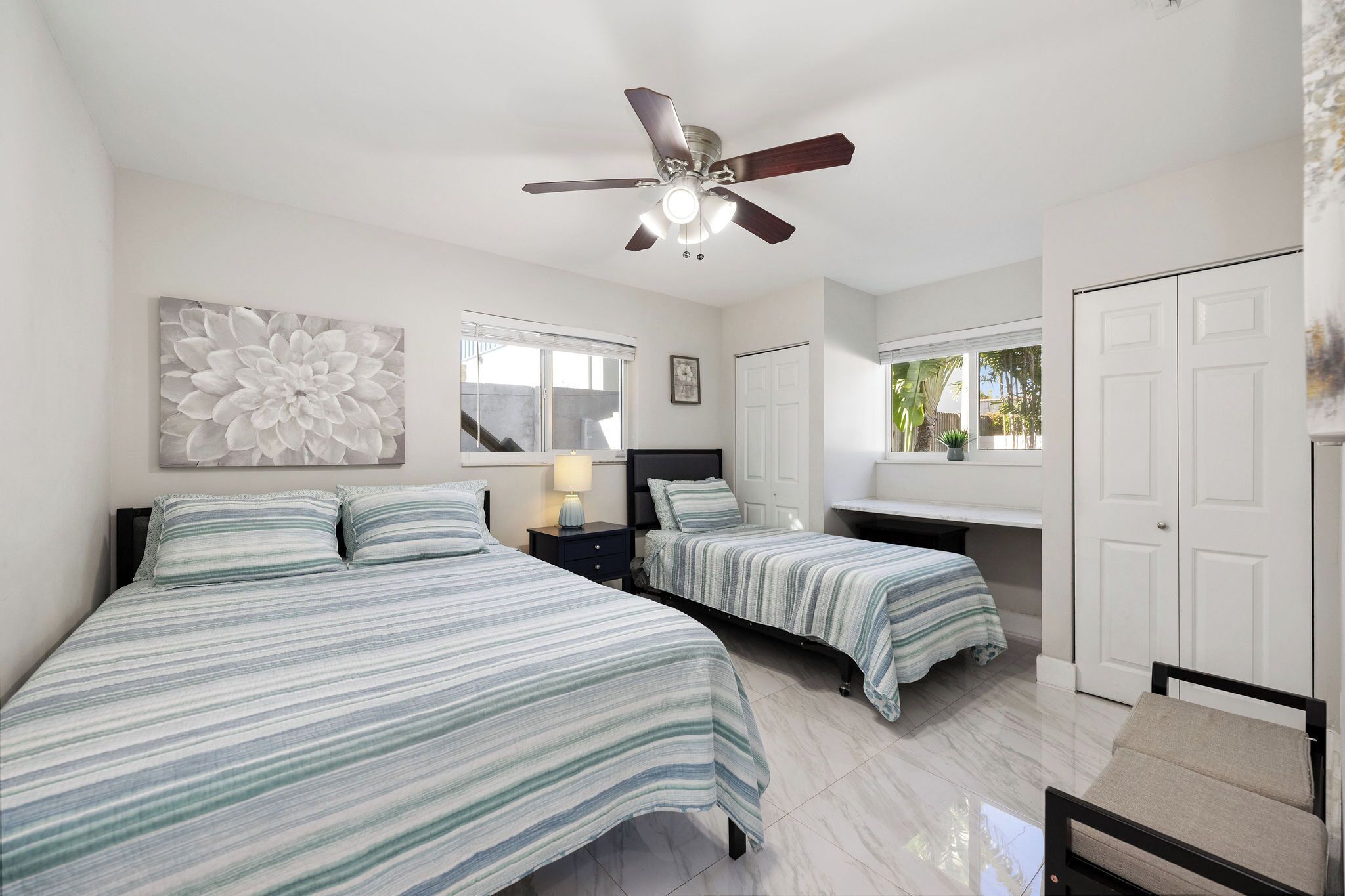 4 Schlafzimmer, Schreibtisch, Bügeleisen/Bügelbrett, Reisekinderbett