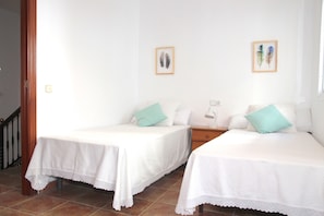 4 chambres, fer et planche à repasser, Wi-Fi, literie fournie