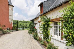 Property grounds - Country House - Lakeview Terrasse Access to Pool (continvoir)