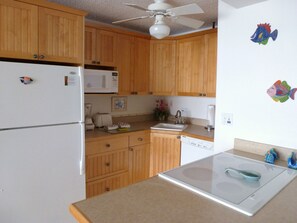 冰箱、微波炉、烤箱、炉灶