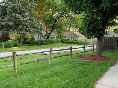 Lily's Cozy Cottage, a quiet corner to unwind, and 20 minutes to everything.