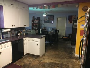 Fridge, microwave, oven, stovetop - *New Listing* Mid-Century Modern 3/2 with huge yard 15 minutes from downtown (Austin)