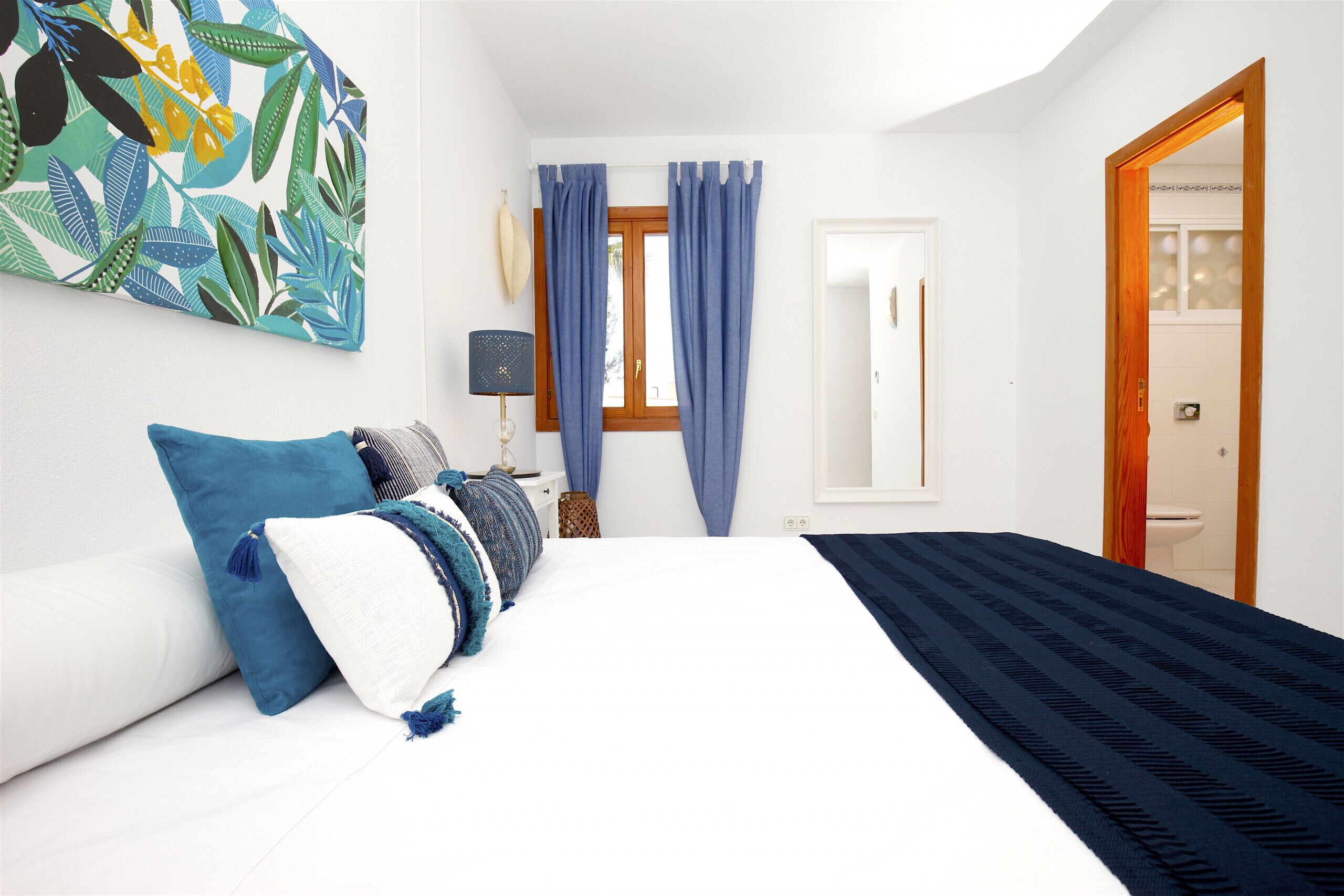 3 slaapkamers, een strijkplank/strijkijzer, reisbedje, gratis wifi
