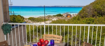 Spacious Apartment Near the Beach, Sea Views, Ideal for Families, Terrace
