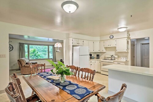 Family Home w/ WiFi, 14 Mi to Dutch Wonderland!