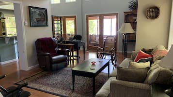 Smart-TV, DVD-Player, Bücher