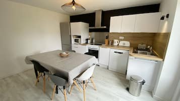 Réfrigérateur, micro-ondes, four, lave-vaisselle