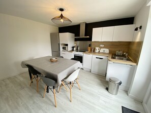 Réfrigérateur, micro-ondes, four, lave-vaisselle