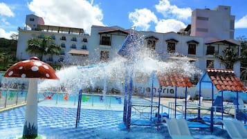 2 outdoor pools, open 9:00 AM to 9:30 PM, free pool cabanas