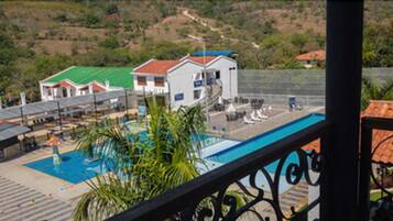 Junior Suite | 1 bedroom, minibar, in-room safe, desk