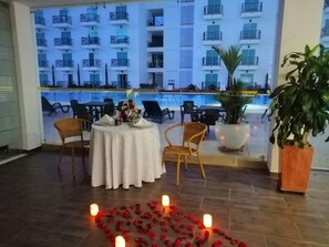 Couples’ dining