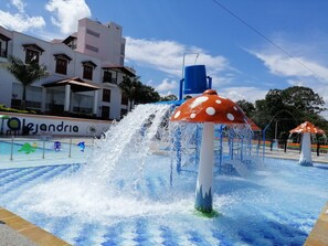 2 outdoor pools, open 9:00 AM to 9:30 PM, free pool cabanas