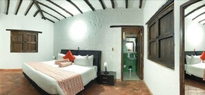 Minibar, in-room safe, desk, blackout curtains - Hotel Majam's Resort (San Gil)