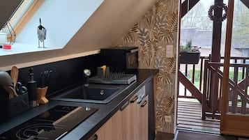 Geladeira, micro-ondas, fogĂŁo, cooktop