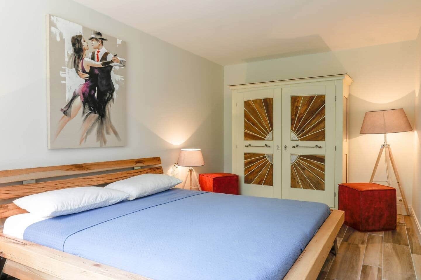 4 bedrooms, iron/ironing board, WiFi, bed sheets