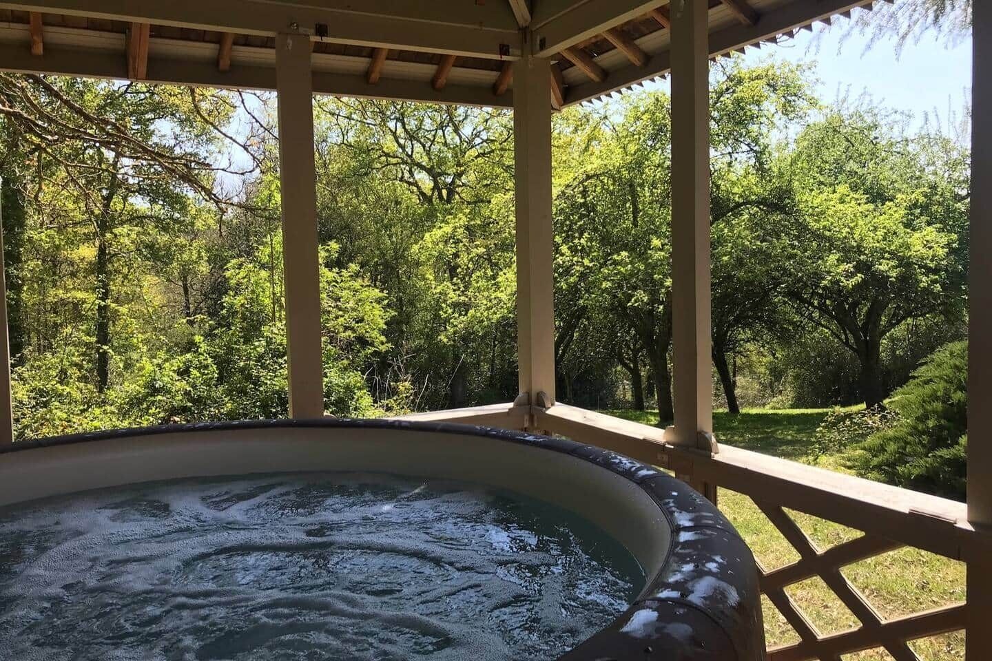 Bain à remous extérieur