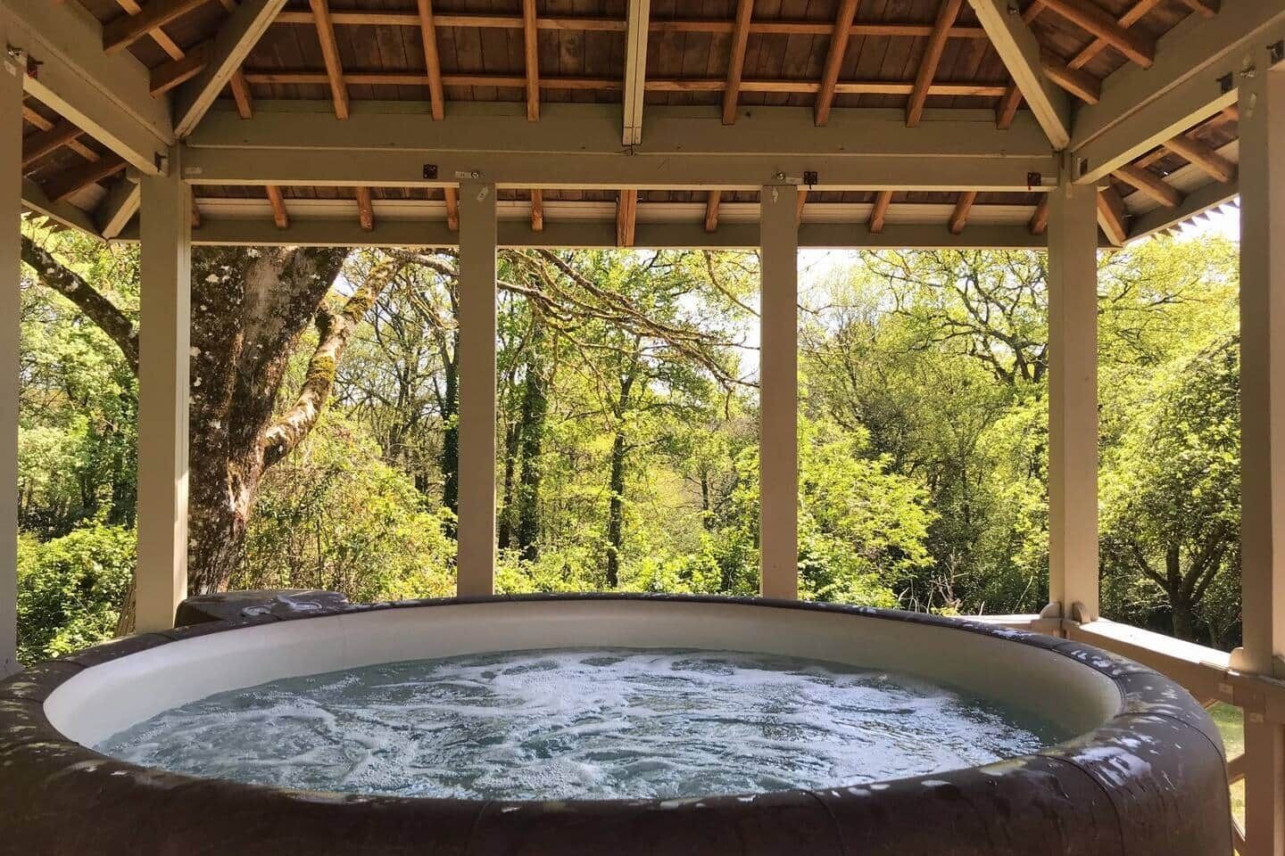 Outdoor spa tub