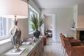 Interior - Country House- Hot Tub Garden Access to Pool (continvoir)