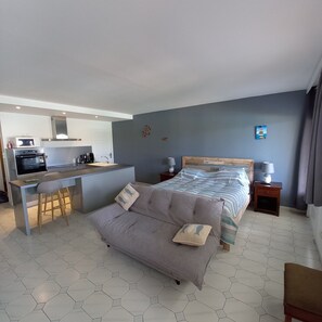 1 bedroom, desk, iron/ironing board, free WiFi