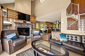 Smart TV, fireplace, stereo