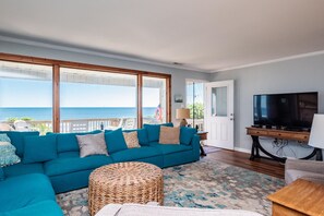 TV, DVD-spiller og bøker