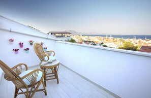 Standard-Doppelzimmer, Terrasse, Meerblick | Terrasse/Patio