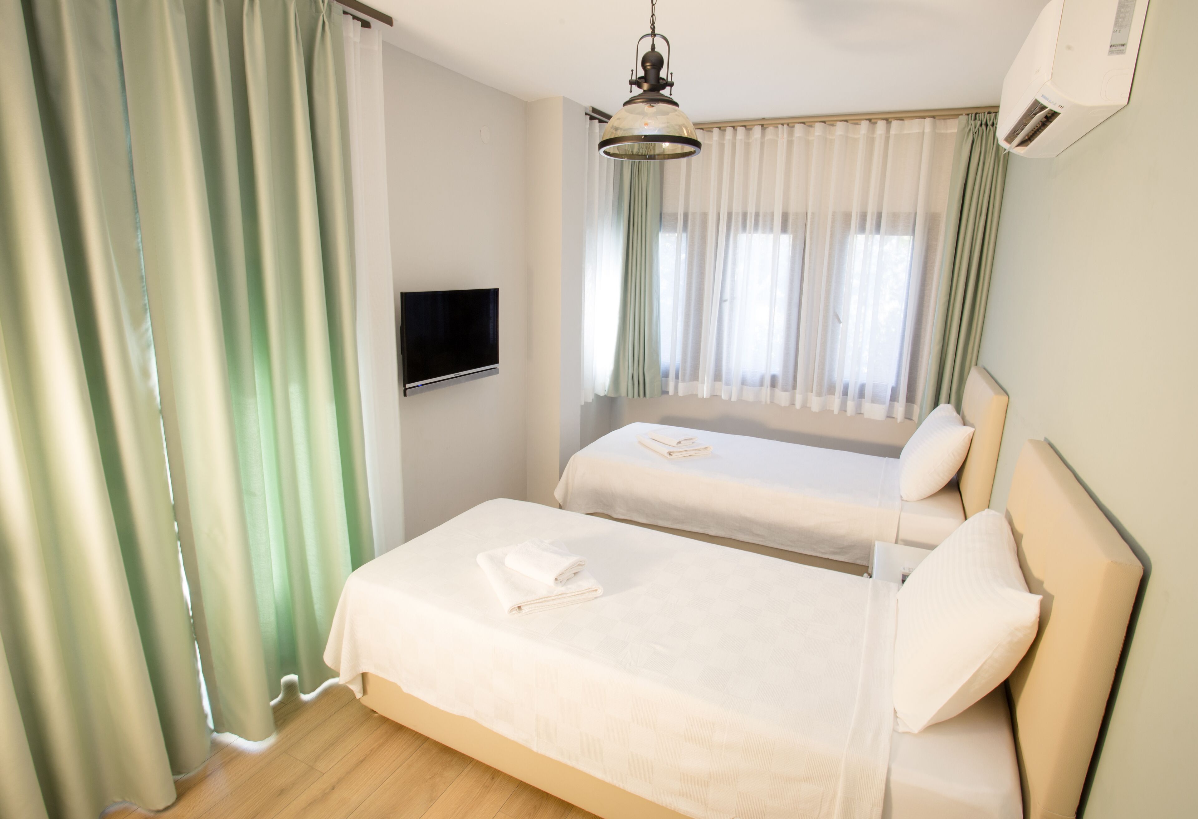 标准双床房, 2 张单人床, 城市景观 | 1 多间卧室,迷你吧,遮光窗帘