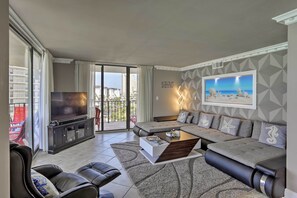 TV, Netflix, DVD player, streaming services - Panama City Beach Condo w/ Balcony & Ocean Views (Panama City Beach)