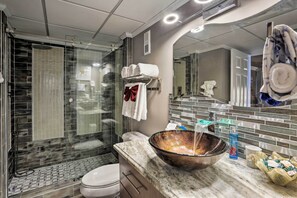 Ilmaiset hygieniatuotteet, hiustenkuivaaja, pyyhkeet