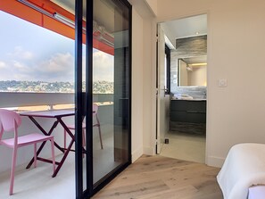 2 bedrooms, iron/ironing board