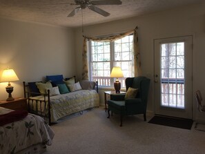 2 Schlafzimmer, Schreibtisch, Bügeleisen/Bügelbrett, WLAN