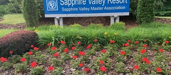 Secluded House, 2 Minute Walk to Gorgeous Lake, Bald Rock & Walking Trails