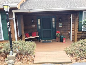 Exterior detail - Secluded House, 2 Minute Walk to Gorgeous Lake, Bald Rock & Walking Trails (Sapphire)