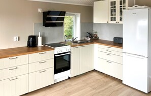 Fridge, stovetop, coffee/tea maker, cookware/dishes/utensils