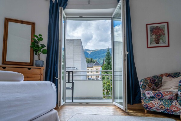 Bügeleisen/Bügelbrett, Reisekinderbett, kostenloses WLAN, Bettwäsche