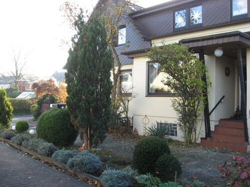 Viele Ausflugsziele,zb.Museumsdorf,Wildpark,Altes Land,Oper,Theater und Musical.