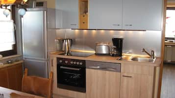 Refrigerador, horno, parrilla de estufa y lavavajillas