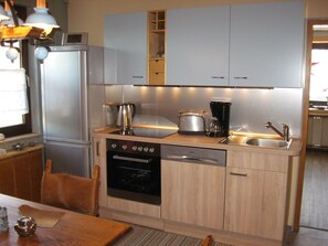 Réfrigérateur, four, plaque de cuisson, lave-vaisselle
