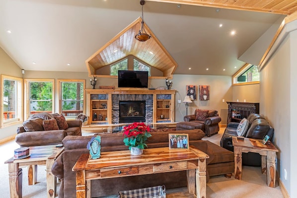 TV, fireplace, ping pong