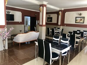 Family dining - Hotel Ritsa (Ureki)
