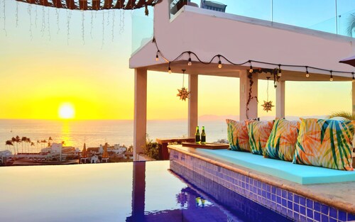 3BR+3B OCEAN VIEW Condo+Steps to BEACH & Malecon+Pools+Safe walkable Location