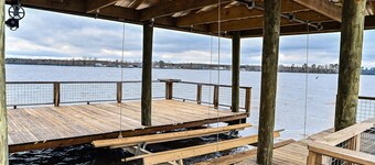 Toledo Queen Lakefront Custom 4 BR Home, Boathouse, Boat Ramp & Beautiful Views.